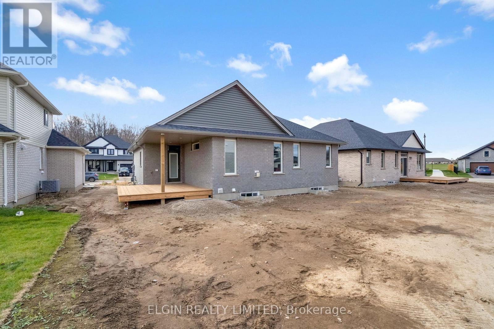 8 Hartland Circle, St. Thomas, Ontario  N5R 0P2 - Photo 4 - X12585548