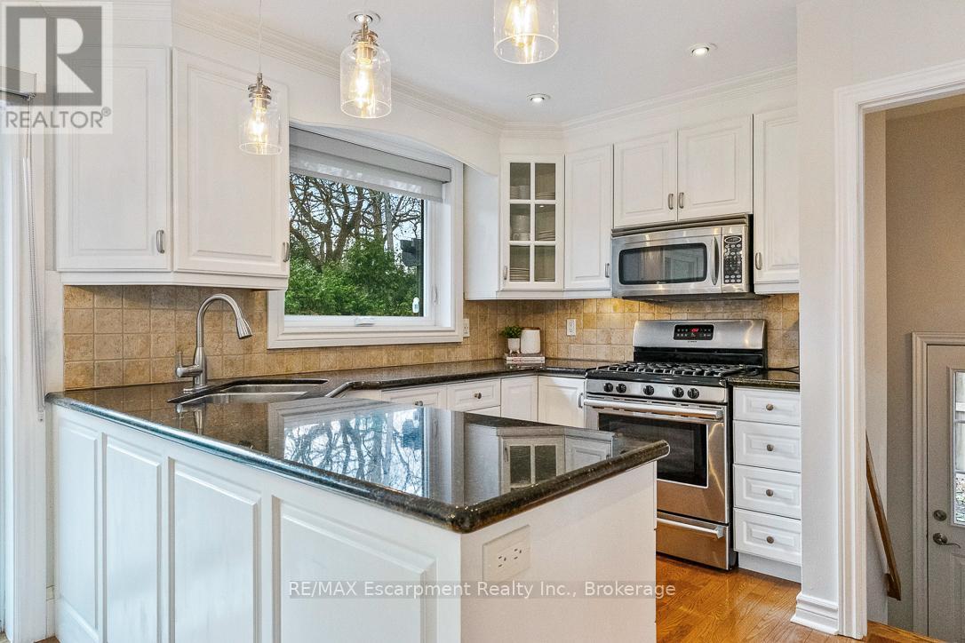 68 Glenmanor Drive N, Oakville, Ontario  L6K 2B4 - Photo 11 - W12585556