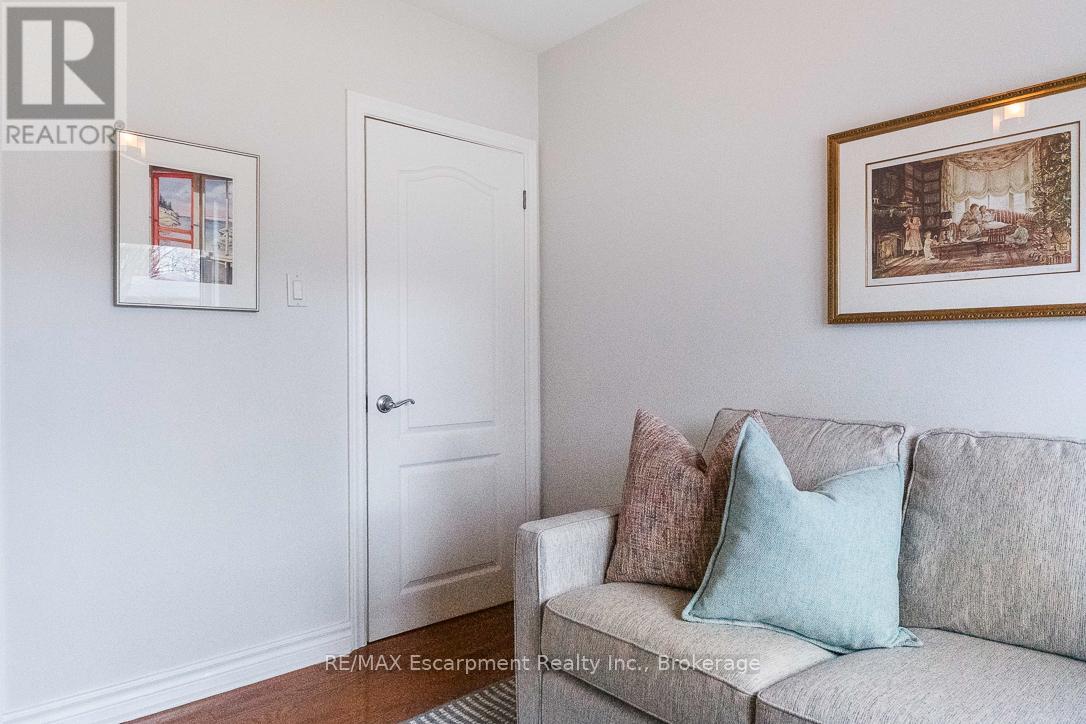 68 Glenmanor Drive N, Oakville, Ontario  L6K 2B4 - Photo 24 - W12585556