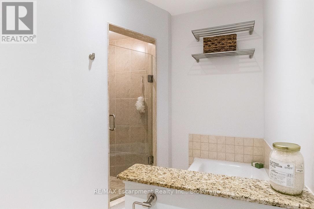 68 Glenmanor Drive N, Oakville, Ontario  L6K 2B4 - Photo 26 - W12585556