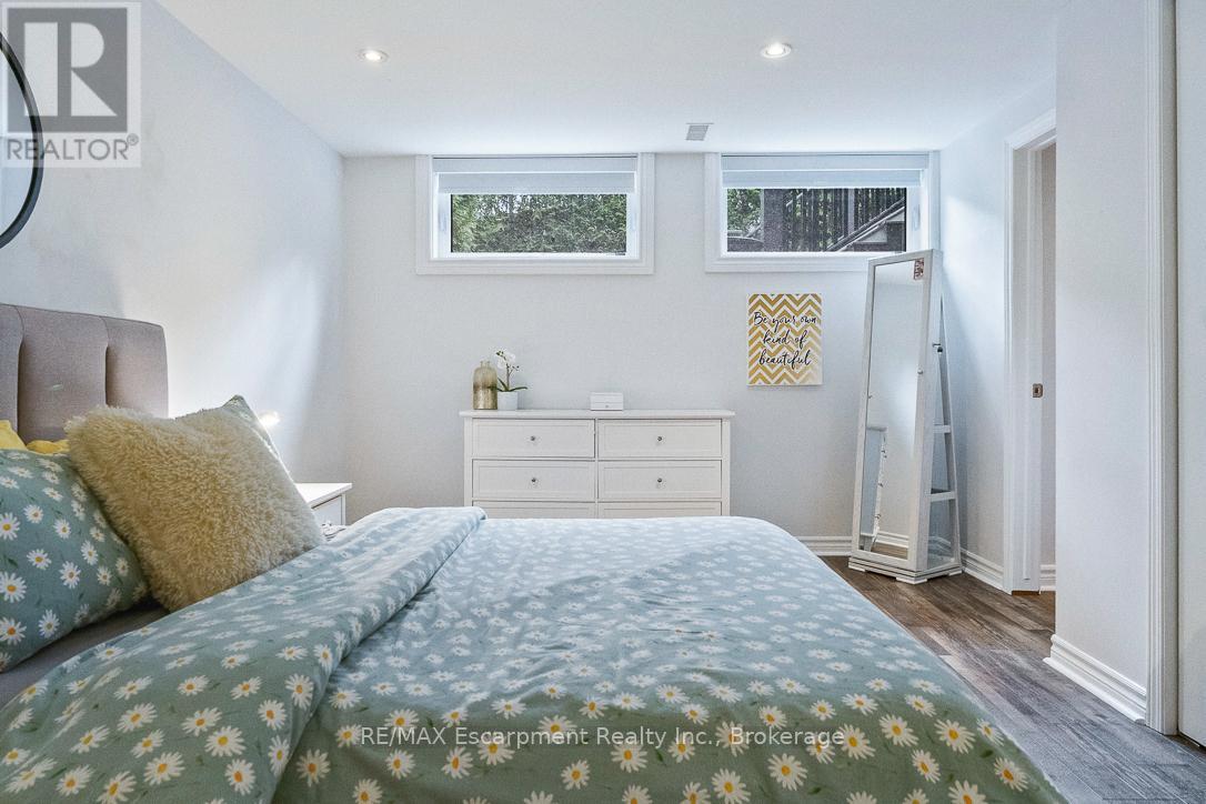 68 Glenmanor Drive N, Oakville, Ontario  L6K 2B4 - Photo 36 - W12585556