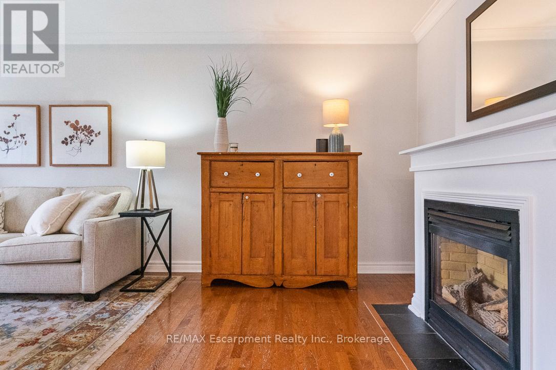 68 Glenmanor Drive N, Oakville, Ontario  L6K 2B4 - Photo 4 - W12585556