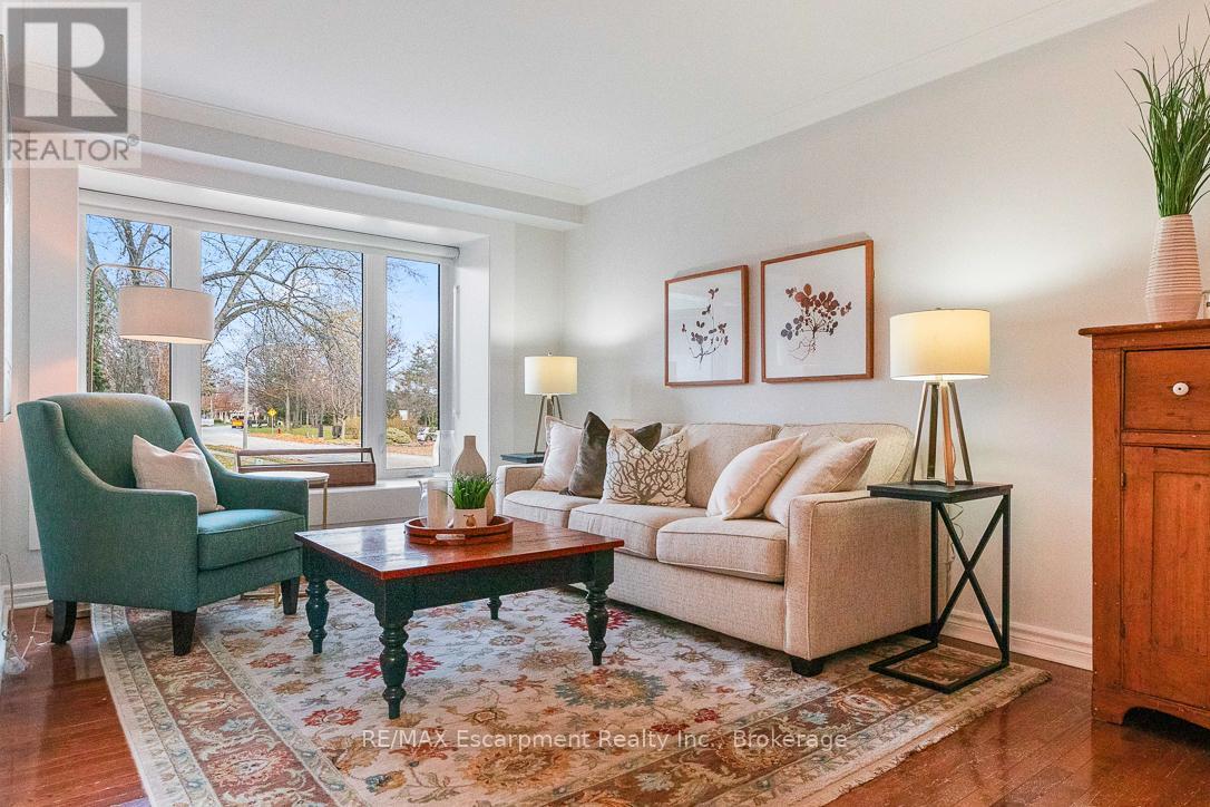 68 Glenmanor Drive N, Oakville, Ontario  L6K 2B4 - Photo 6 - W12585556