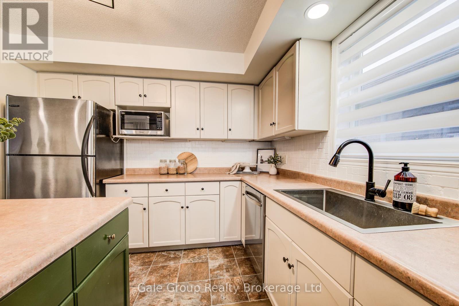 755 Southwood Way, Woodstock, Ontario  N4V 1G5 - Photo 12 - X12585442