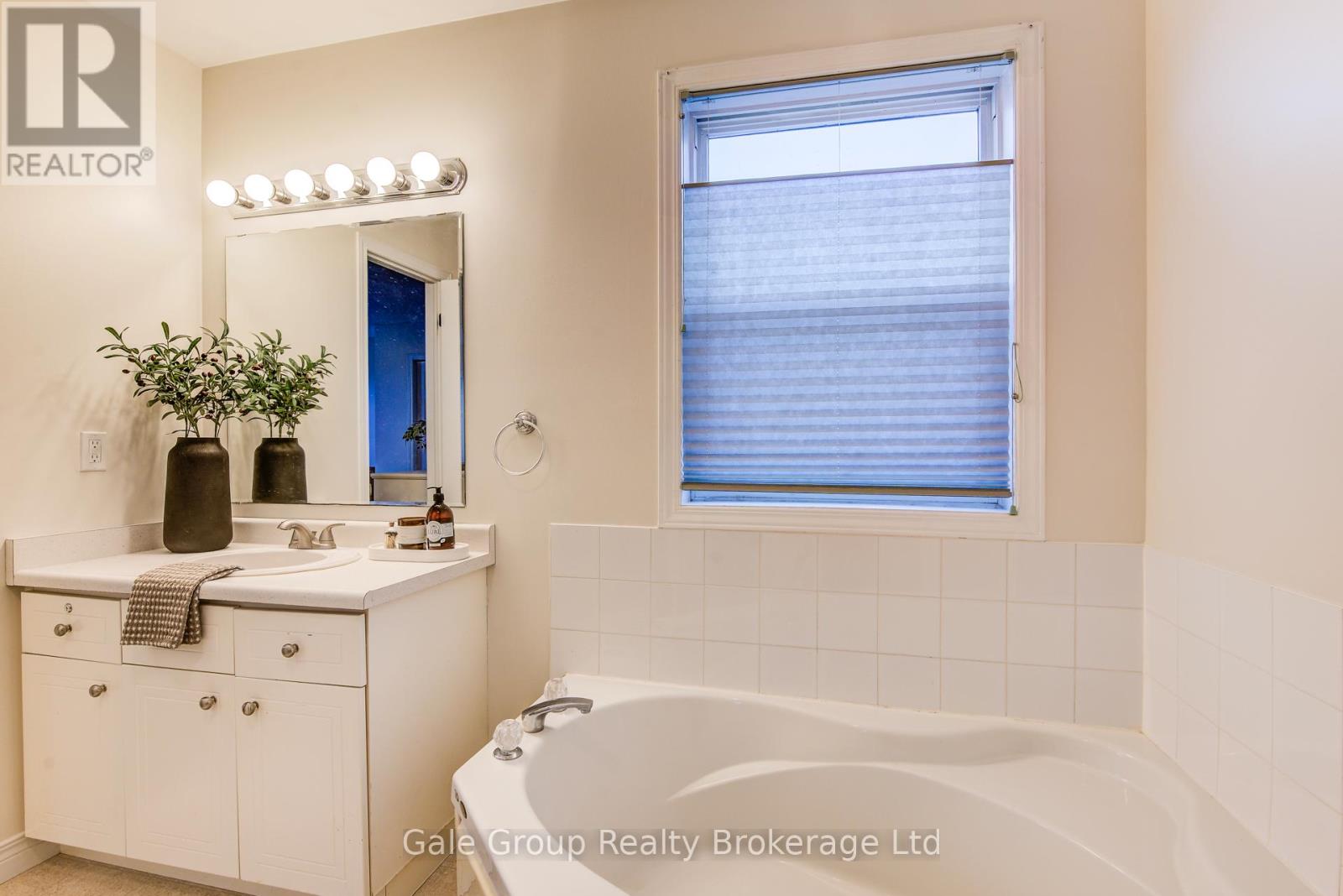 755 Southwood Way, Woodstock, Ontario  N4V 1G5 - Photo 20 - X12585442