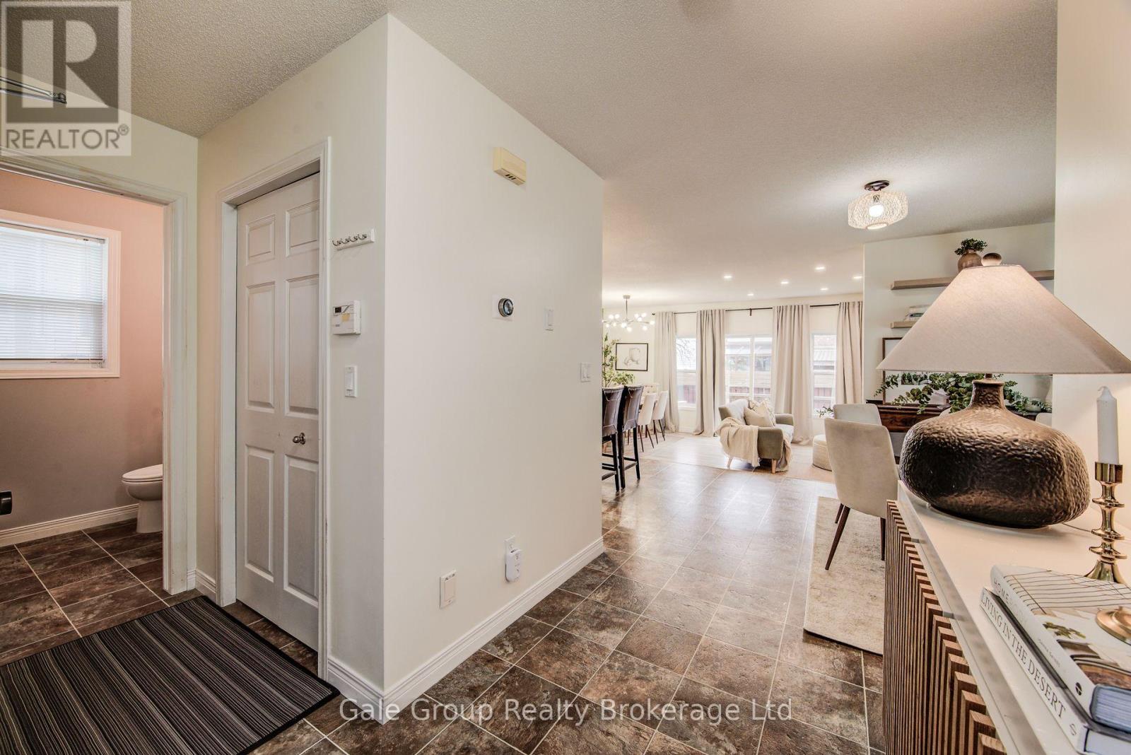 755 Southwood Way, Woodstock, Ontario  N4V 1G5 - Photo 5 - X12585442