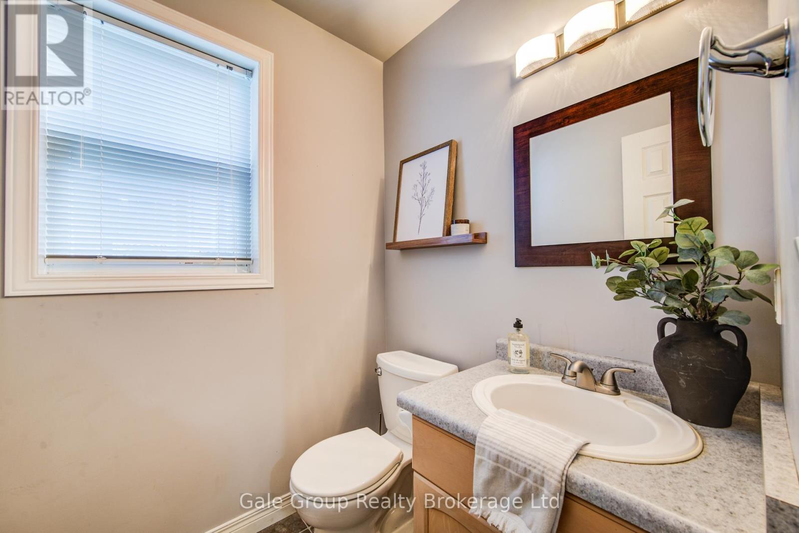 755 Southwood Way, Woodstock, Ontario  N4V 1G5 - Photo 6 - X12585442