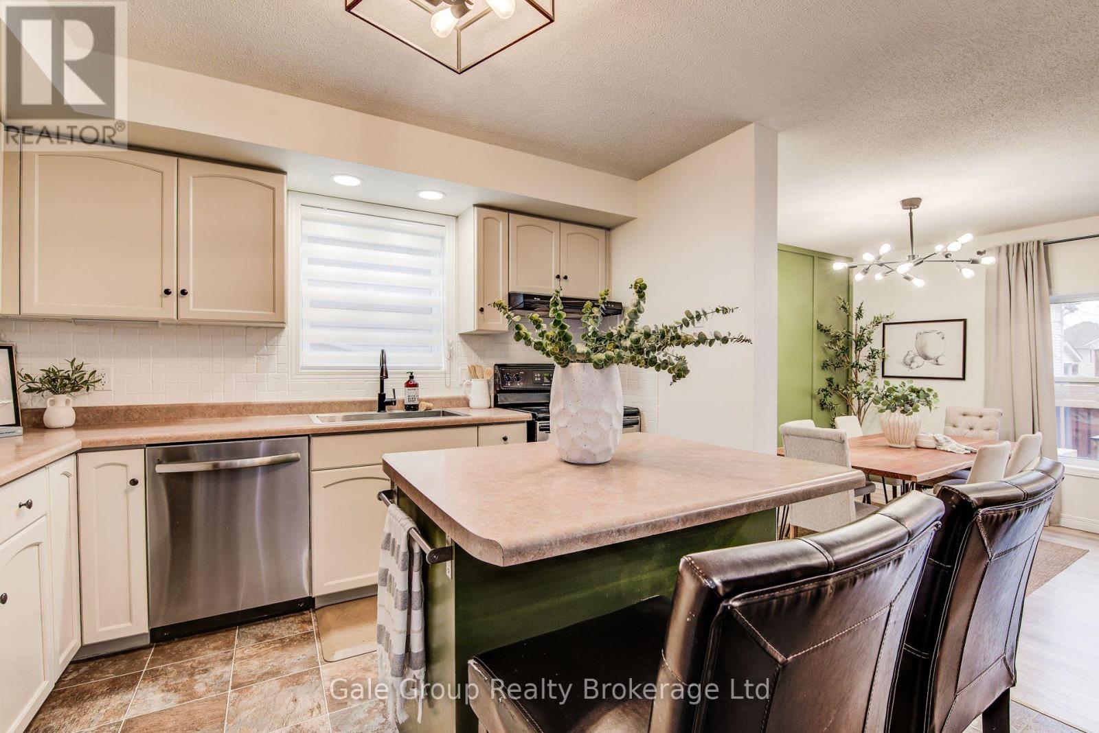 755 Southwood Way, Woodstock, Ontario  N4V 1G5 - Photo 9 - X12585442