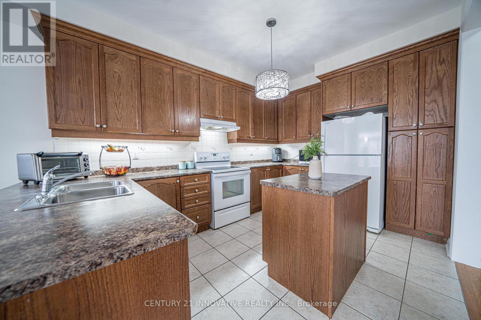 50 Everingham Circle, Brampton, Ontario  L6R 0R7 - Photo 10 - W12585384