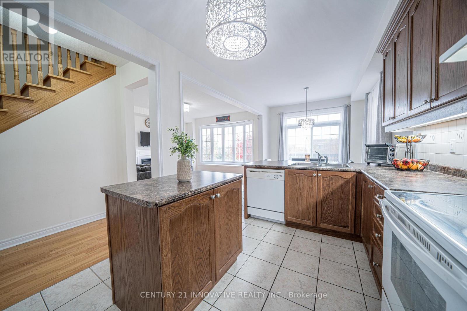 50 Everingham Circle, Brampton, Ontario  L6R 0R7 - Photo 11 - W12585384