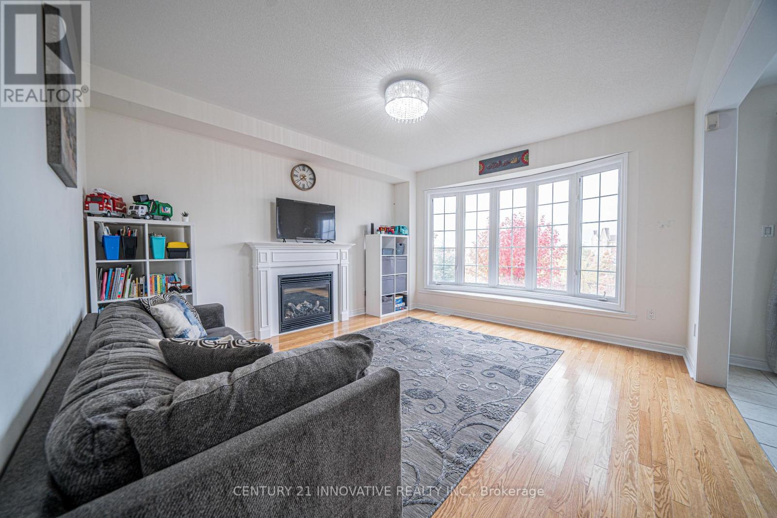 50 Everingham Circle, Brampton, Ontario  L6R 0R7 - Photo 4 - W12585384