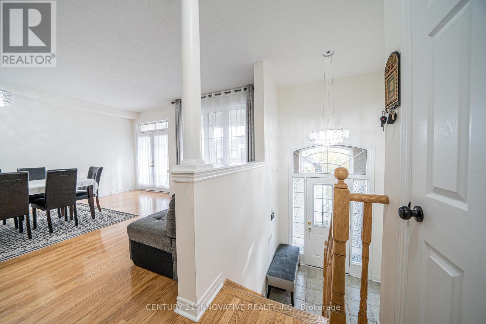 50 Everingham Circle, Brampton, Ontario  L6R 0R7 - Photo 5 - W12585384