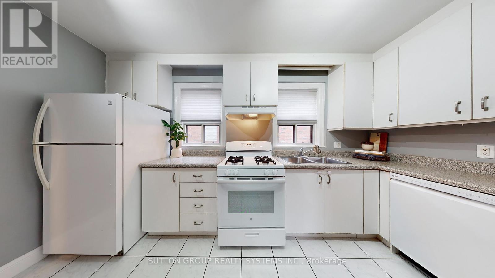 51 Juliet Crescent, Toronto, Ontario  M6M 1N5 - Photo 5 - W12585390