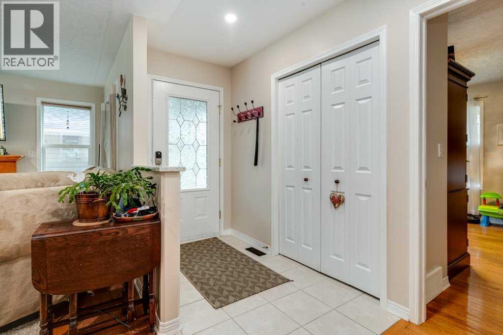 13 Dillon Close, Red Deer, Alberta  T4R 2X7 - Photo 6 - A2249089