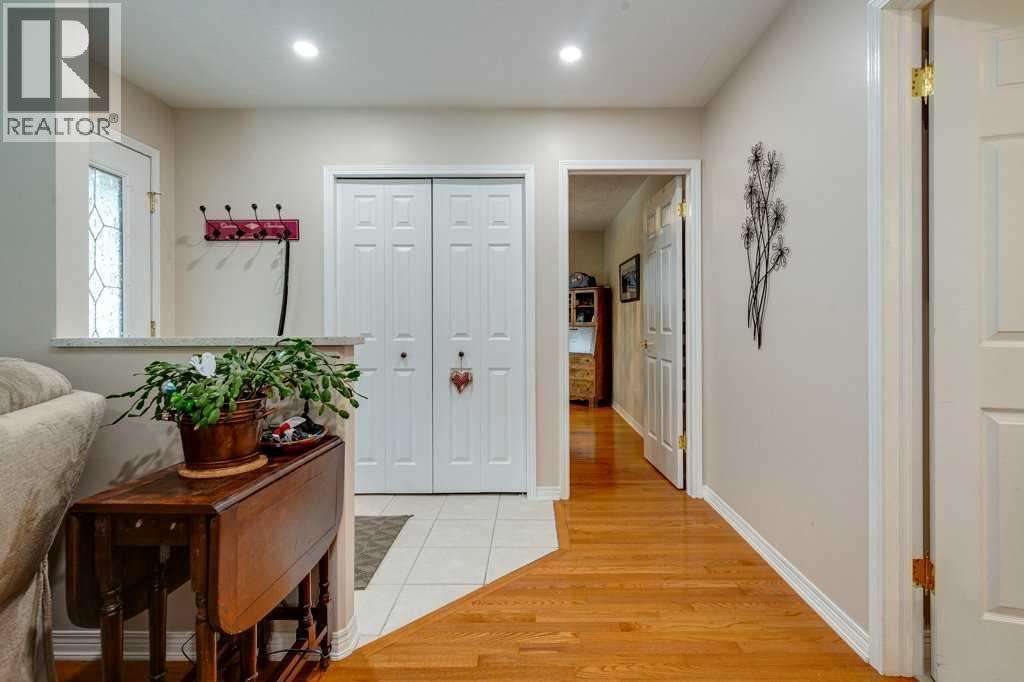 13 Dillon Close, Red Deer, Alberta  T4R 2X7 - Photo 5 - A2249089