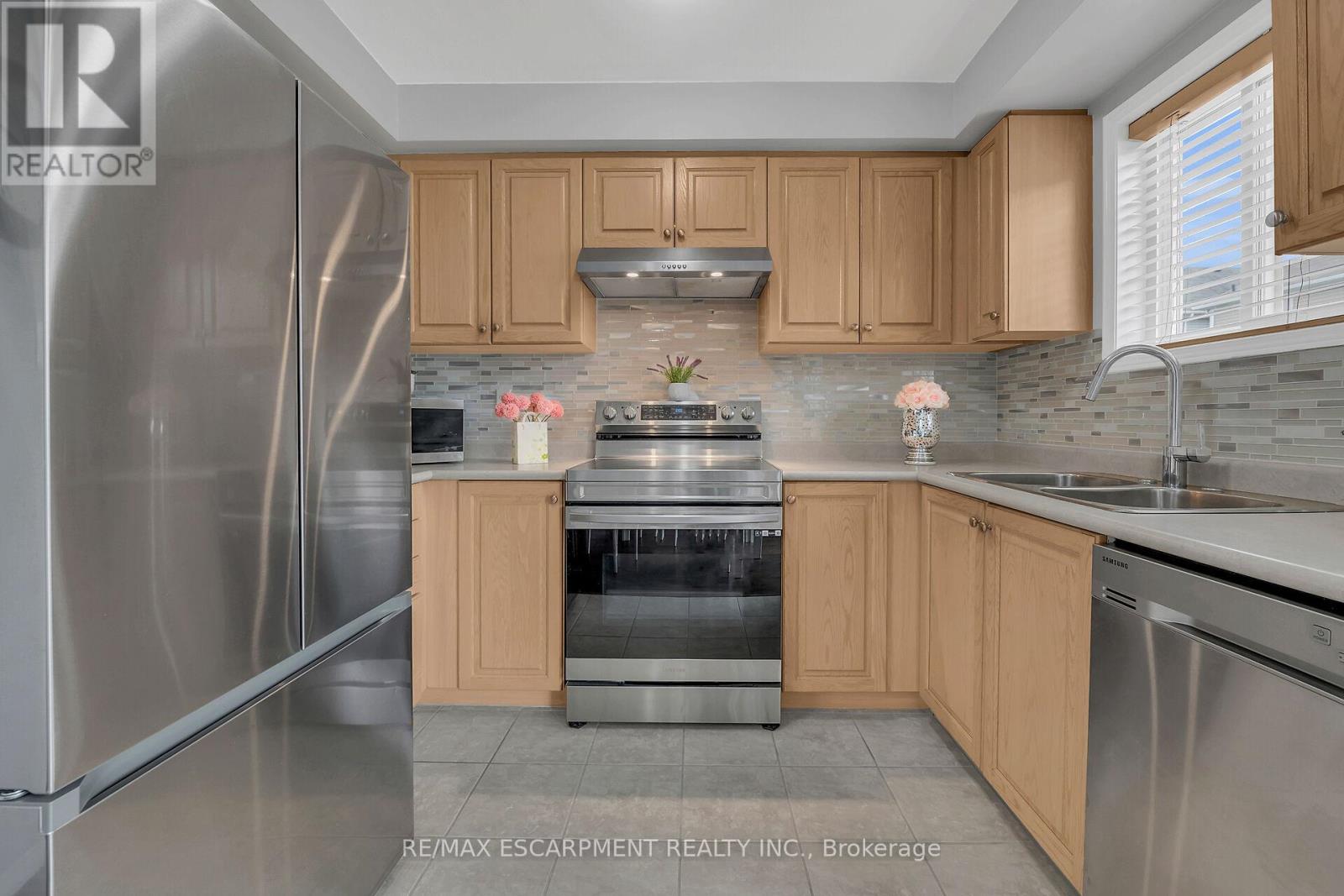 68 Powell Drive, Hamilton, Ontario  L0R 1C0 - Photo 12 - X12585394