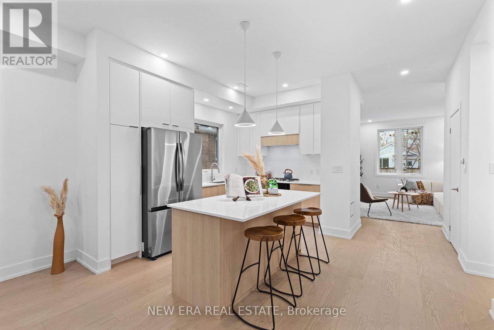 148 Rhodes Avenue, Toronto, Ontario  M4L 3A1 - Photo 6 - E12582694