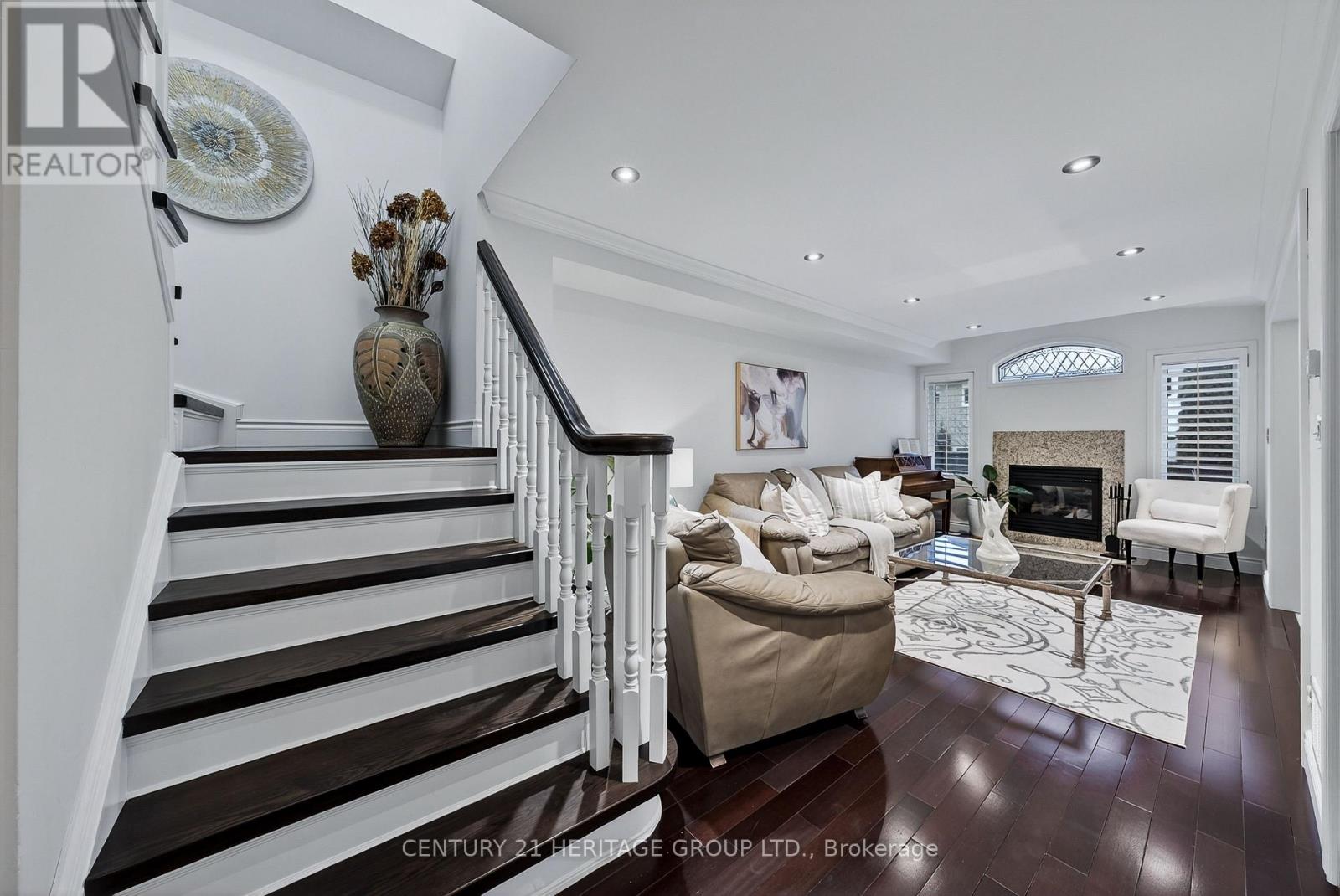 23 Long Point Drive, Richmond Hill, Ontario  L4E 3W9 - Photo 9 - N12582904