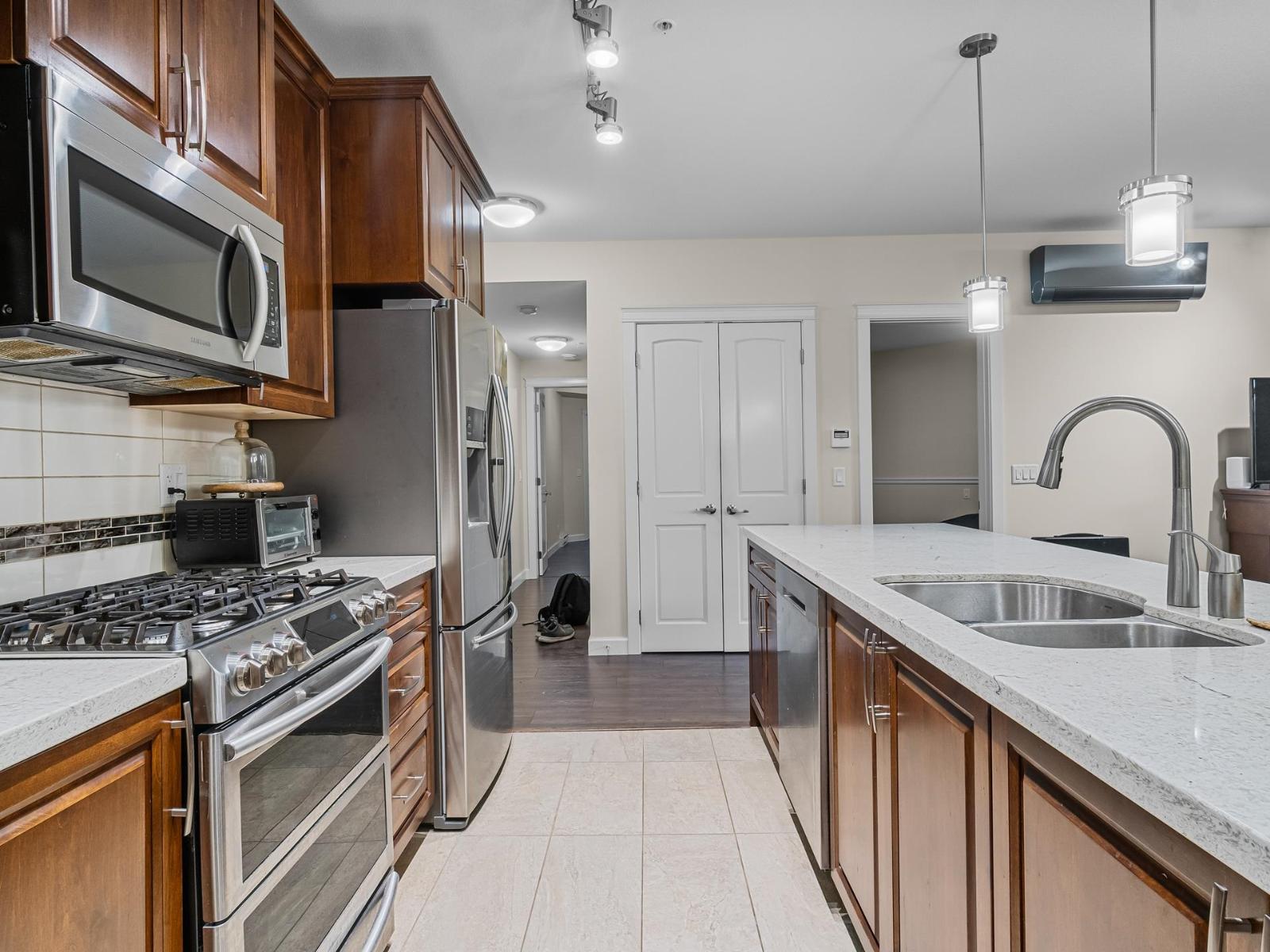 A113 20716 Willoughby Town Centre Drive, Langley, British Columbia  V2Y 3J7 - Photo 5 - R3070857