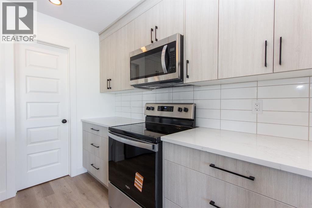 260 Augustus Way, Penhold, Alberta  T0M 1R0 - Photo 8 - A2272164