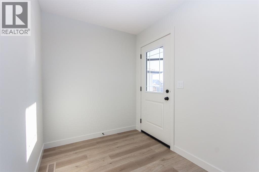 260 Augustus Way, Penhold, Alberta  T0M 1R0 - Photo 2 - A2272164