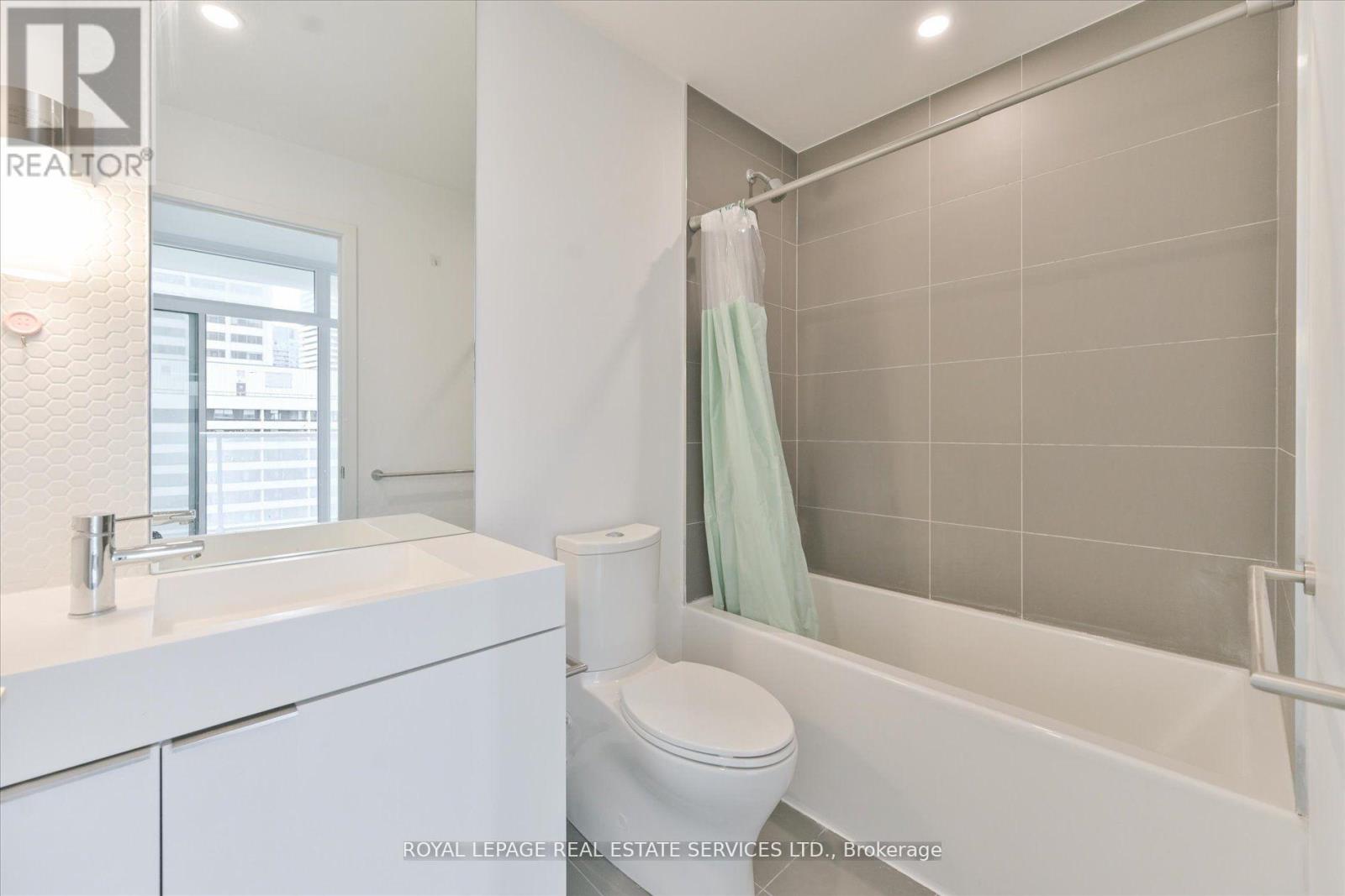 1310 - 33 Helendale Avenue, Toronto, Ontario  M4R 1C5 - Photo 15 - C12585508