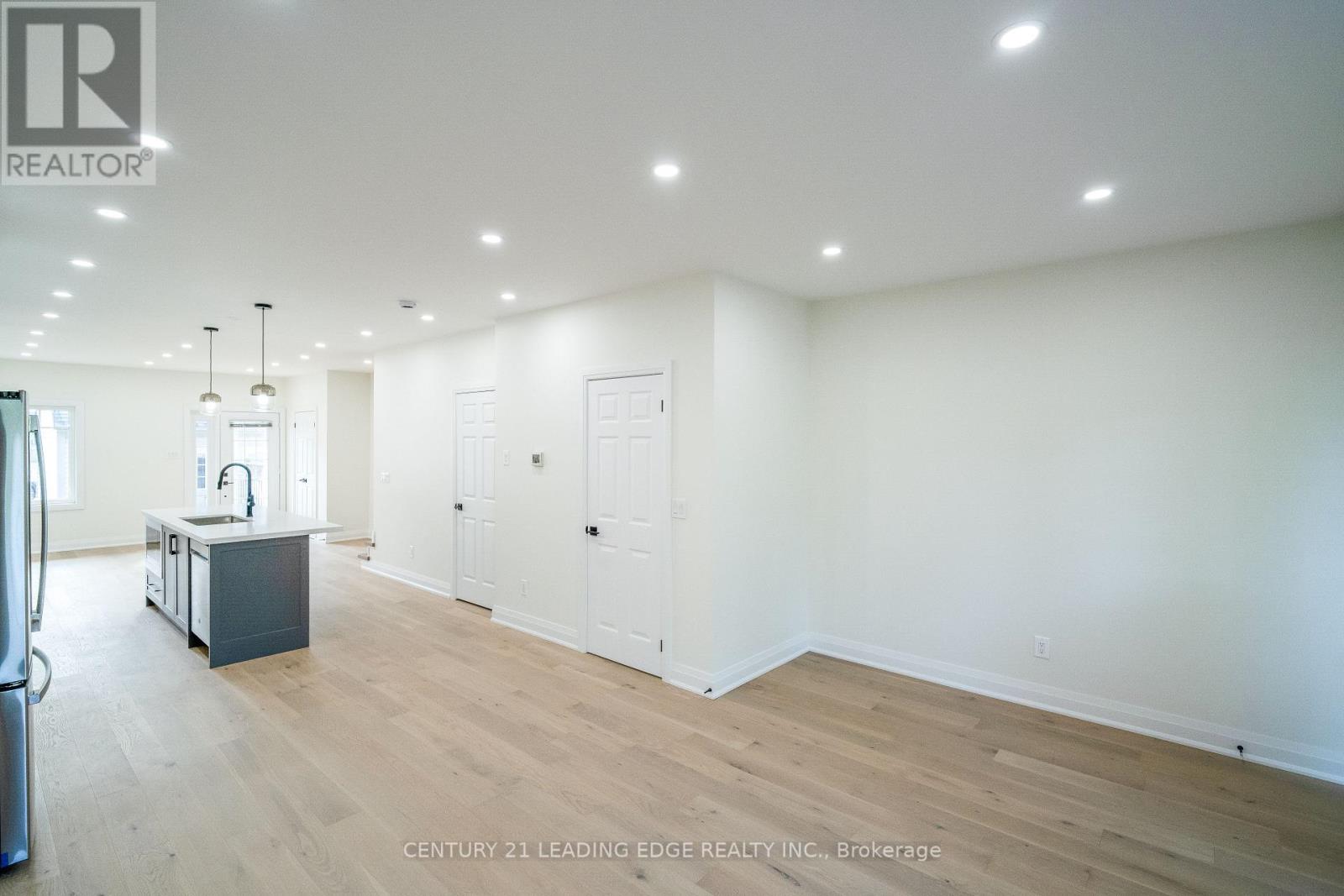 22 Milroy Lane, Markham, Ontario  L6B 1B5 - Photo 4 - N12584546