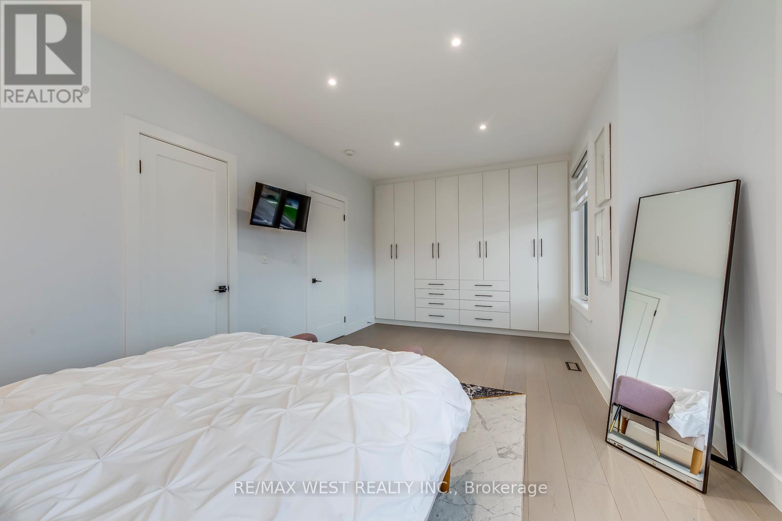 6 Creston Road, Toronto, Ontario  M6A 1J1 - Photo 31 - W12584644