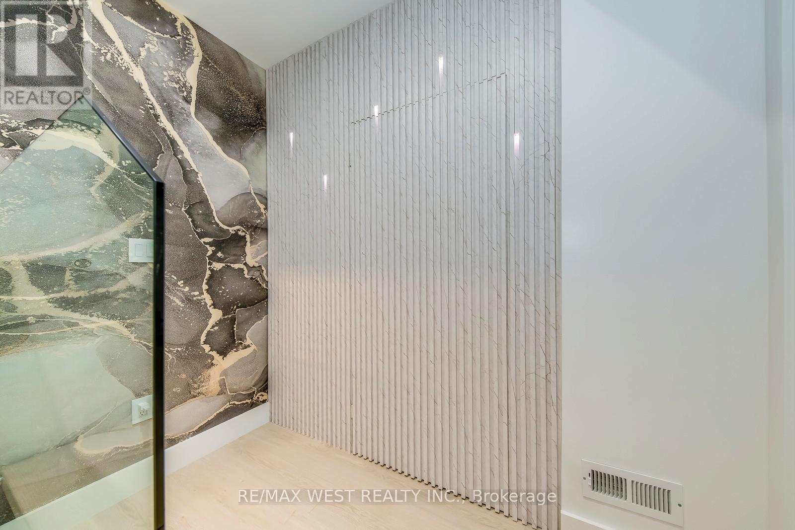 6 Creston Road, Toronto, Ontario  M6A 1J1 - Photo 35 - W12584644