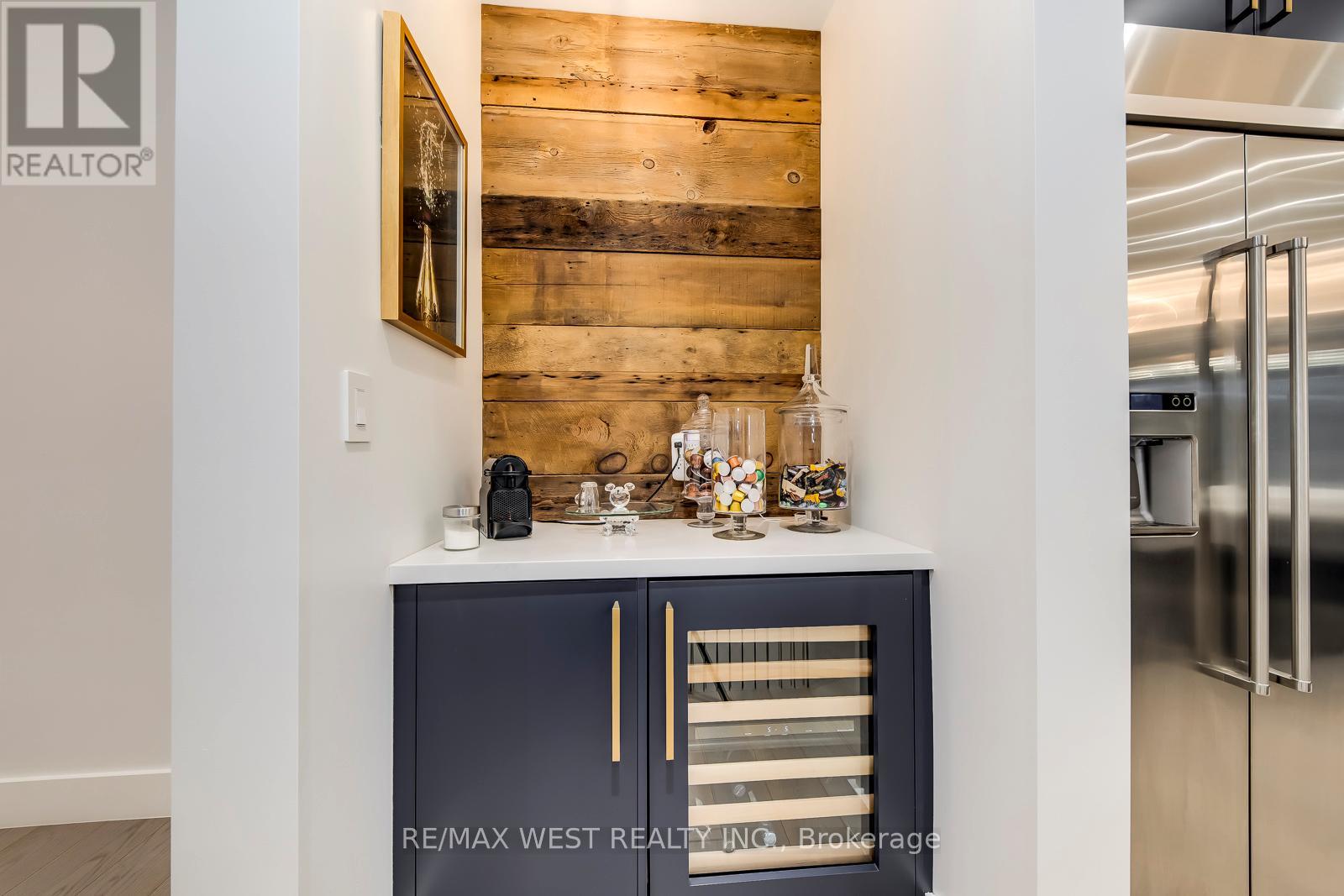 6 Creston Road, Toronto, Ontario  M6A 1J1 - Photo 13 - W12584644