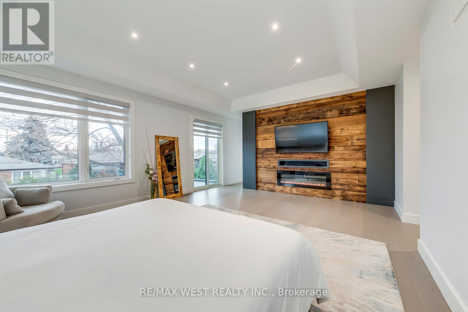 6 Creston Road, Toronto, Ontario  M6A 1J1 - Photo 21 - W12584644