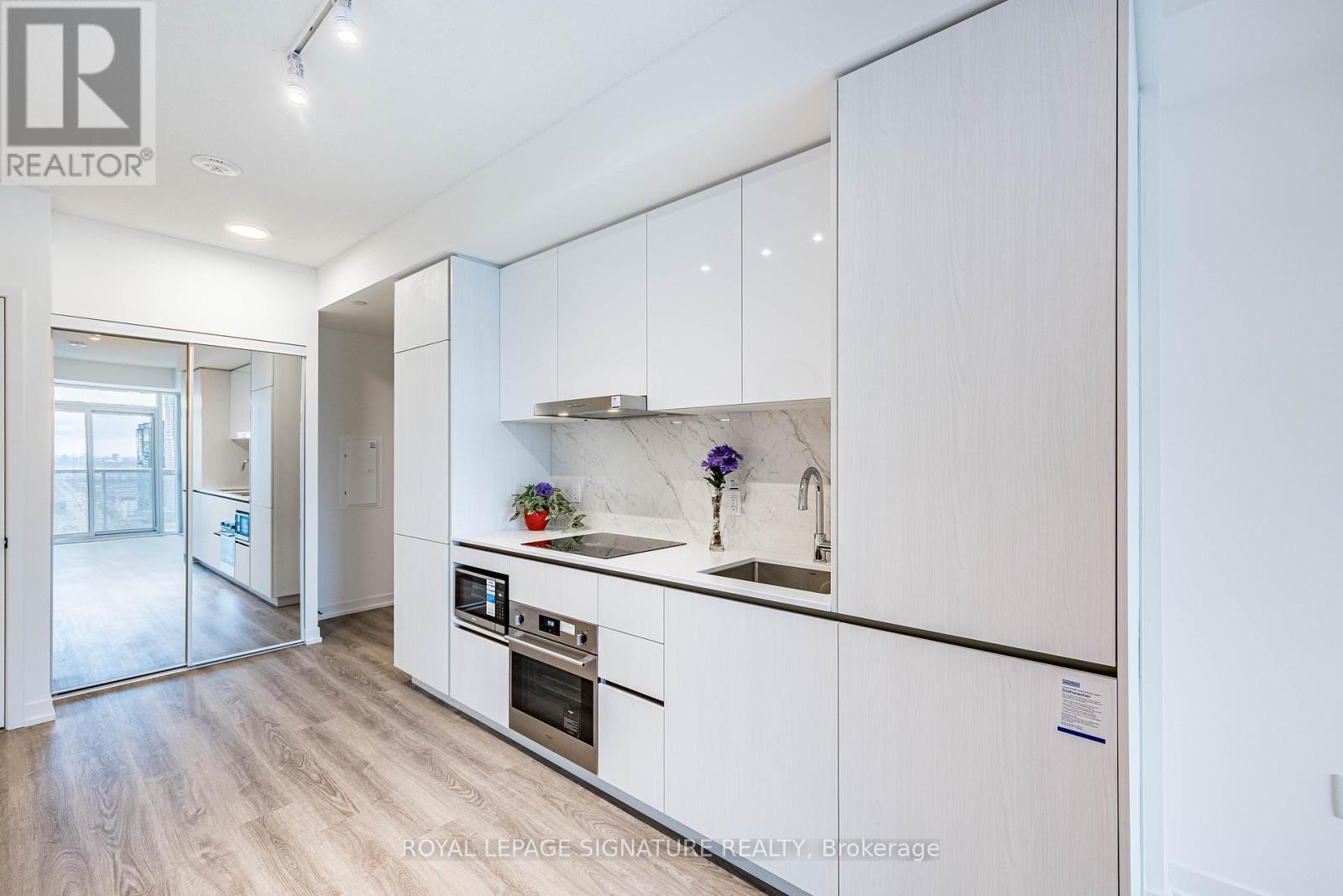 3007 - 8 Interchange Way, Vaughan (Vaughan Corporate Centre), Ontario  L4K 5Z7 - Photo 19 - N12585482