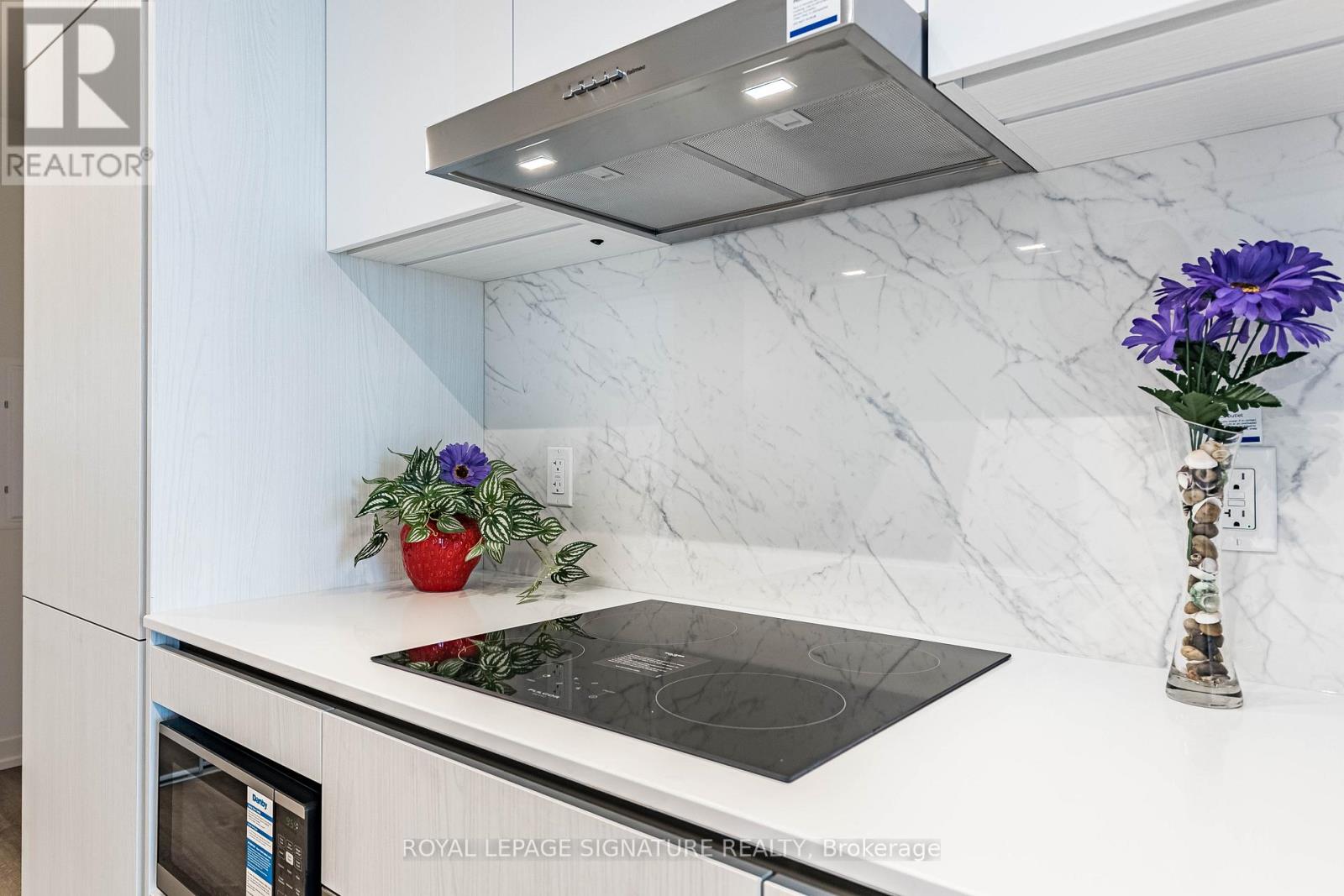 3007 - 8 Interchange Way, Vaughan (Vaughan Corporate Centre), Ontario  L4K 5Z7 - Photo 23 - N12585482