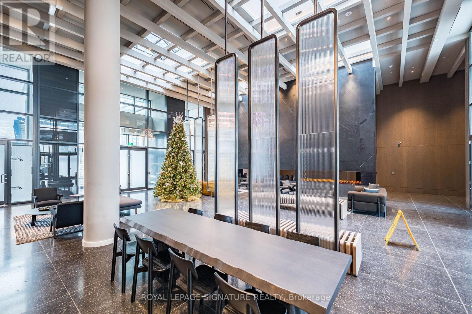 3007 - 8 Interchange Way, Vaughan (Vaughan Corporate Centre), Ontario  L4K 5Z7 - Photo 4 - N12585482
