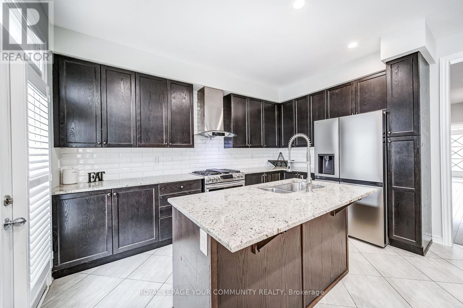 57 Lampkin Street, Georgina, Ontario  L0E 1R0 - Photo 12 - N12585486