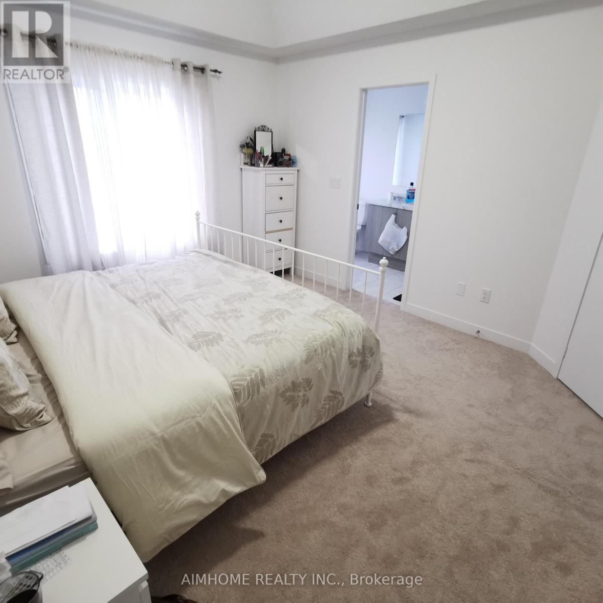 167 Harding Park Street, Newmarket, Ontario  L3Y 0E3 - Photo 6 - N12585588