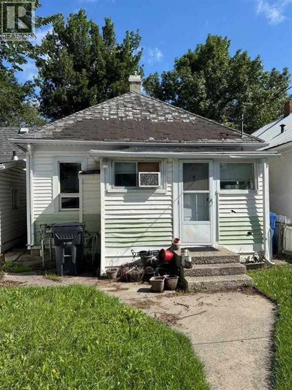 1610 3 Avenue N, Lethbridge, Alberta  T1H 0J8 - Photo 2 - A2272409