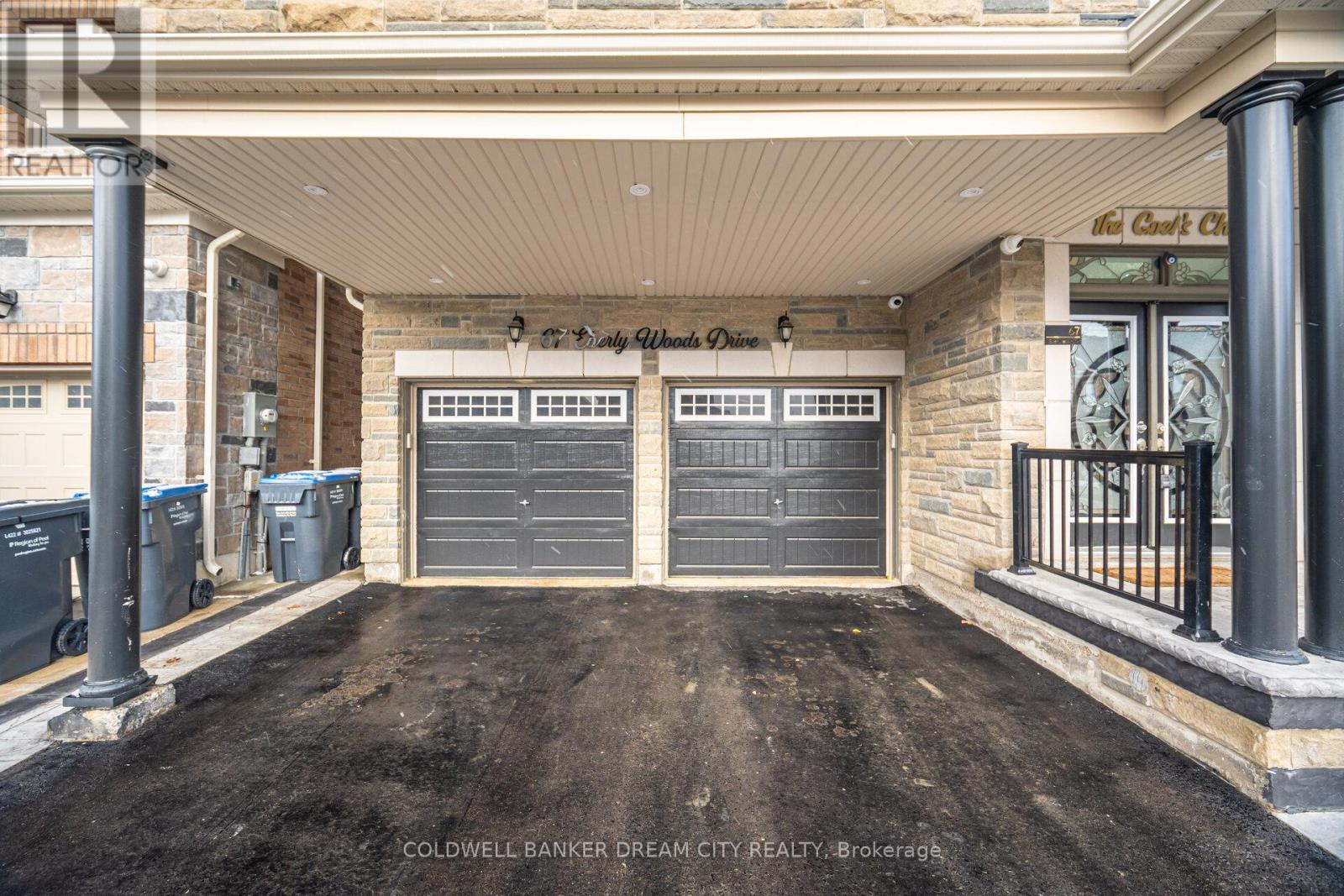 67 Eberly Woods Drive, Caledon, Ontario  L7C 4J3 - Photo 2 - W12585462