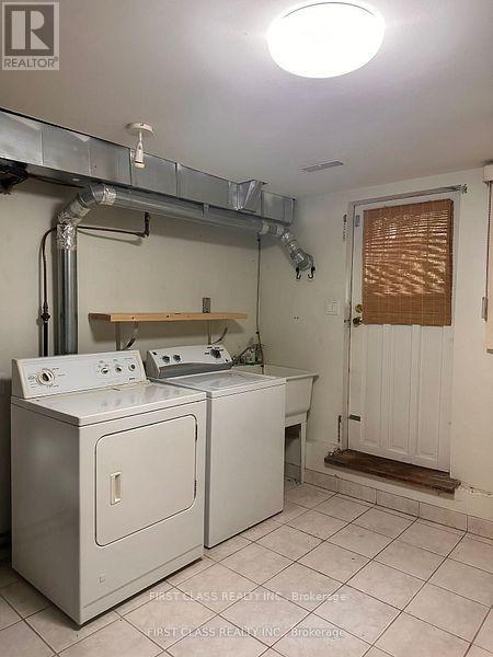 1085 Pearson Drive, Oakville, Ontario  L6H 2A9 - Photo 12 - W12585468