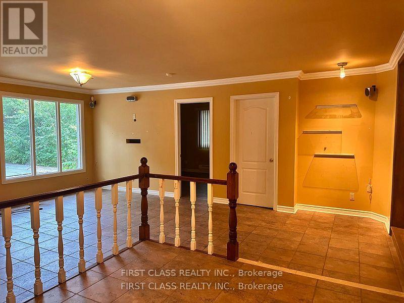 1085 Pearson Drive, Oakville, Ontario  L6H 2A9 - Photo 7 - W12585468