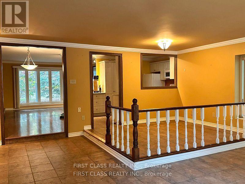 1085 Pearson Drive, Oakville, Ontario  L6H 2A9 - Photo 9 - W12585468