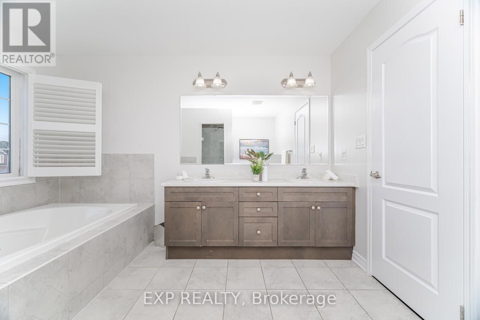 573 Langholm Street, Milton, Ontario  L9T 9A2 - Photo 26 - W12585474