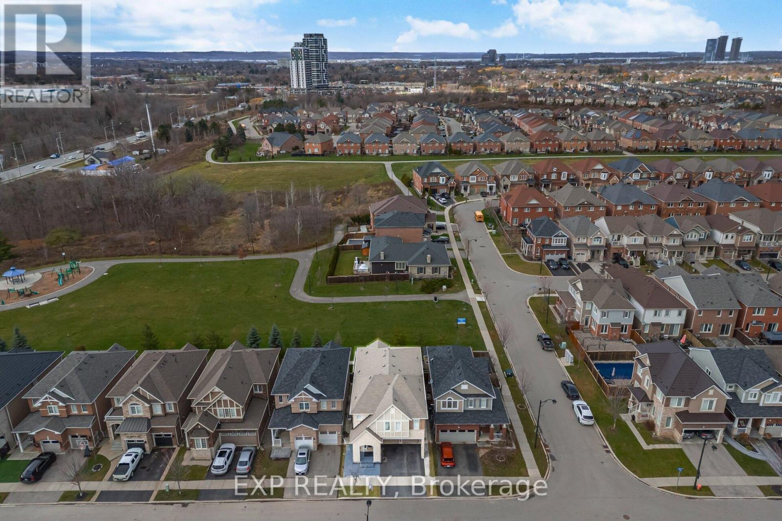 573 Langholm Street, Milton, Ontario  L9T 9A2 - Photo 3 - W12585474