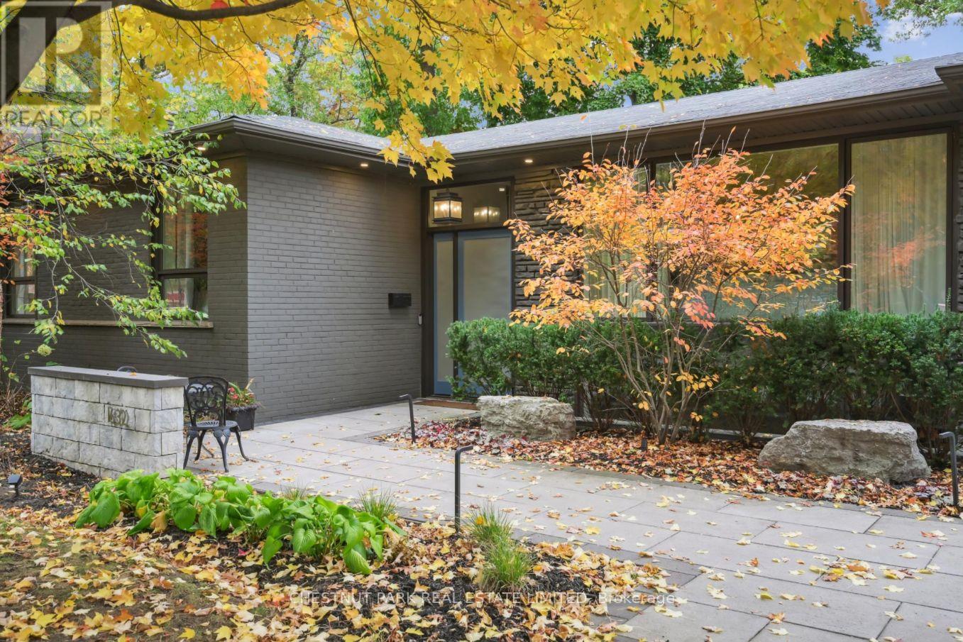 1632 Wedmore Way, Mississauga, Ontario  L5J 2J8 - Photo 2 - W12585518