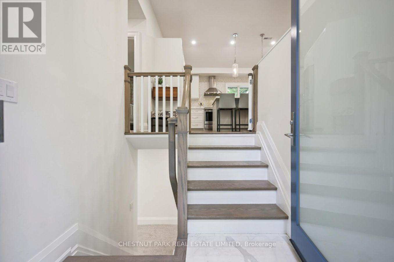 1632 Wedmore Way, Mississauga, Ontario  L5J 2J8 - Photo 6 - W12585518