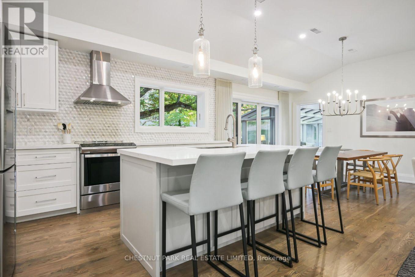 1632 Wedmore Way, Mississauga, Ontario  L5J 2J8 - Photo 9 - W12585518