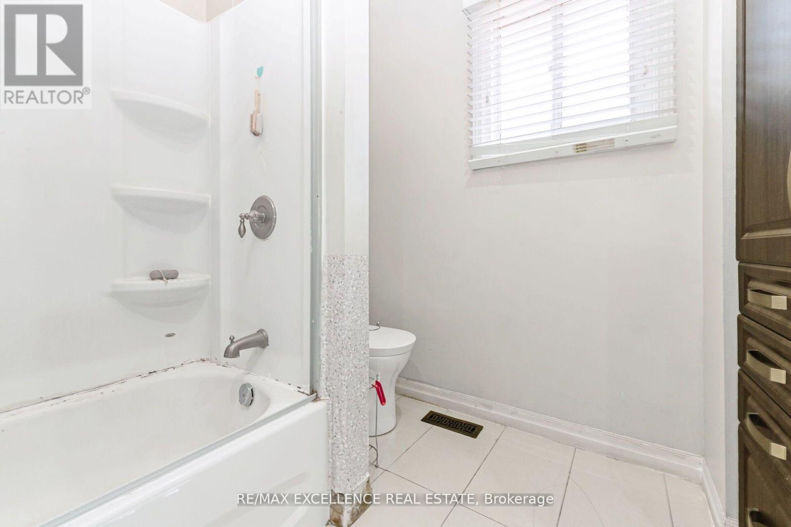 29 Faywood Drive, Brampton, Ontario  L6Y 4K3 - Photo 23 - W12585558