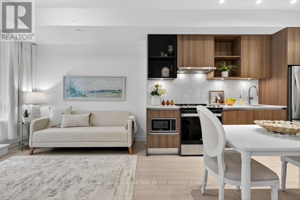 418 - 405 DUNDAS STREET W, Oakville, Ontario