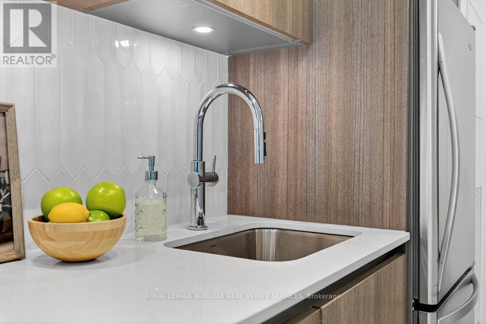 418 - 405 Dundas Street W, Oakville, Ontario  L6M 4M2 - Photo 11 - W12585560