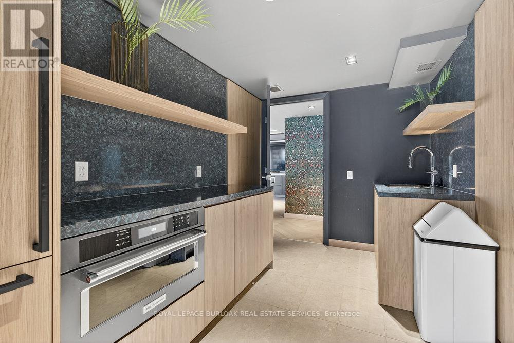 418 - 405 Dundas Street W, Oakville, Ontario  L6M 4M2 - Photo 29 - W12585560